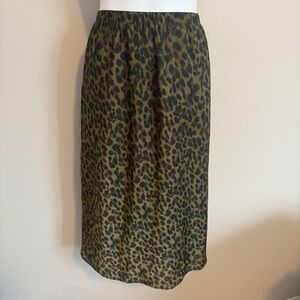 Banana Republic Olive Leopard Midi Skirt M
Animal print mob wife bold